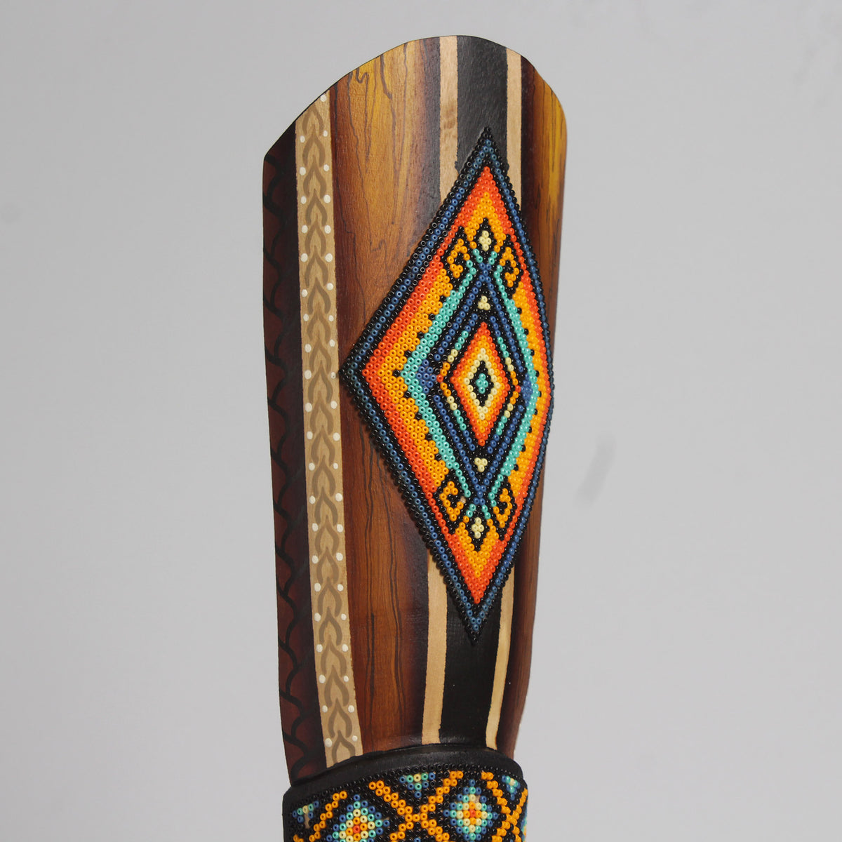 Máscara del Pensamiento Bonito – Alargada 40 cm, Símbolo de la Rana