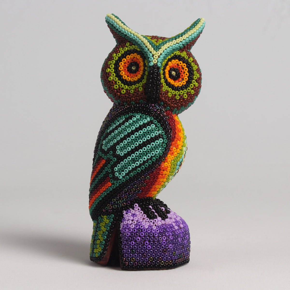 Escultura de Búho con Chaquira 13 cm, pecho Naranja