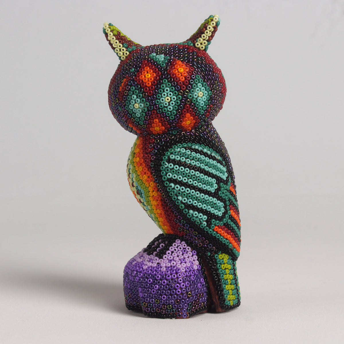 Escultura de Búho con Chaquira 13 cm, pecho Naranja