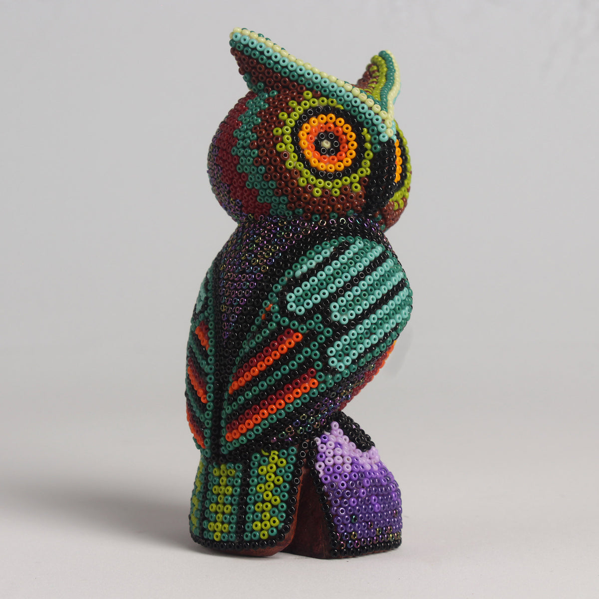 Escultura de Búho con Chaquira 13 cm, pecho Naranja