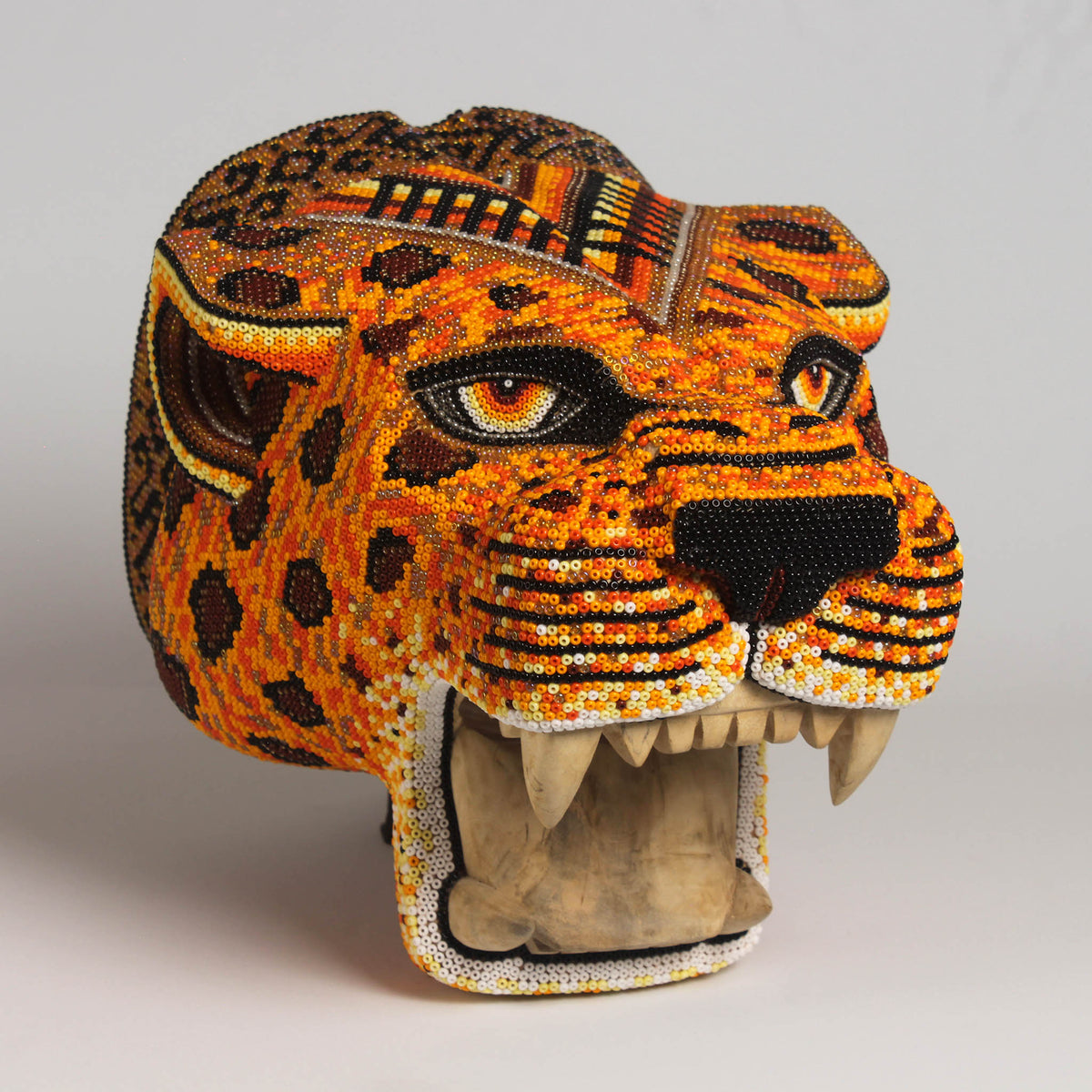 Escultura de Jaguar en Chaquira – Guardián