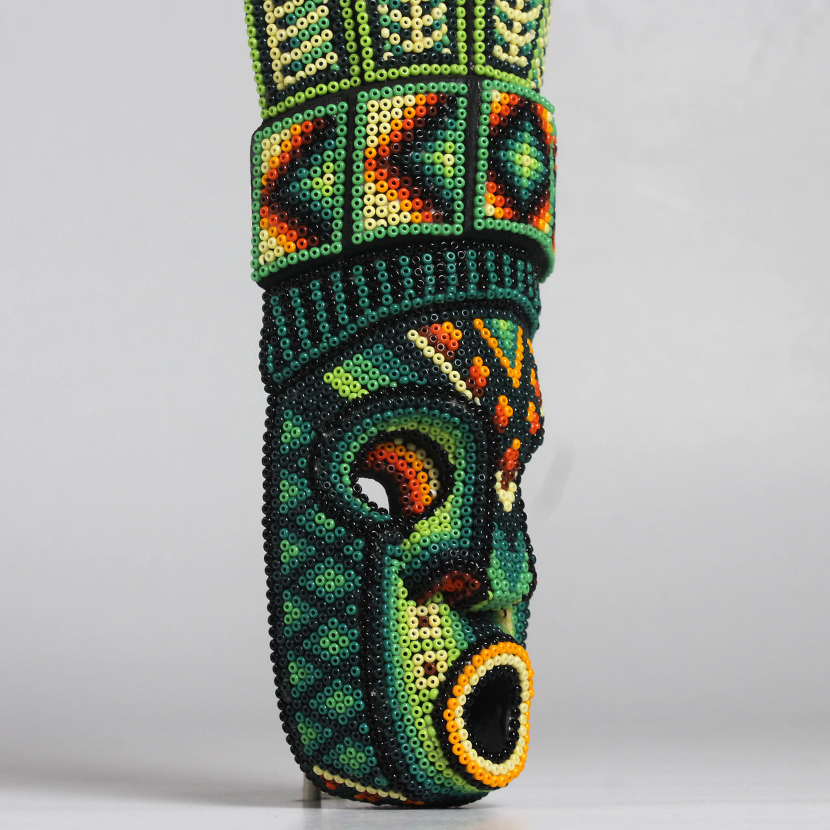 Máscara del Asombro – Alargada 30 cm, Verde Esmeralda y Menta