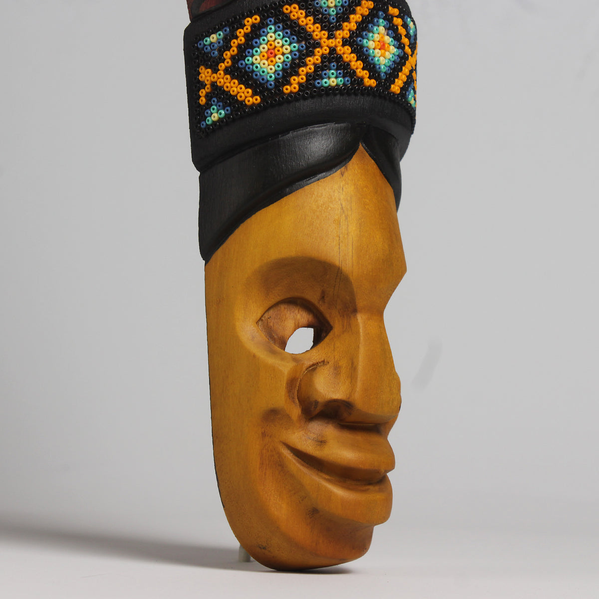 Máscara del Pensamiento Bonito – Alargada 40 cm, Símbolo de la Rana